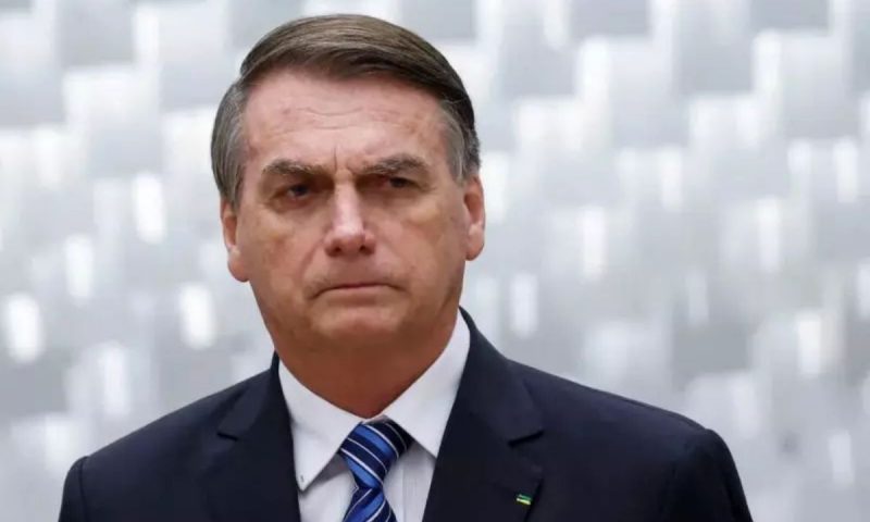 Bolsonaro se alimenta de comidas pastosas durante internação