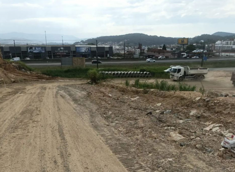 A prefeitura de São José já deu início às obras de pavimentação da nova ligação a BR-101 
