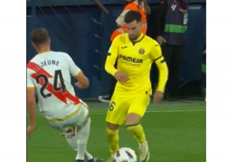 Baena impressiona com duas canetas em sequência