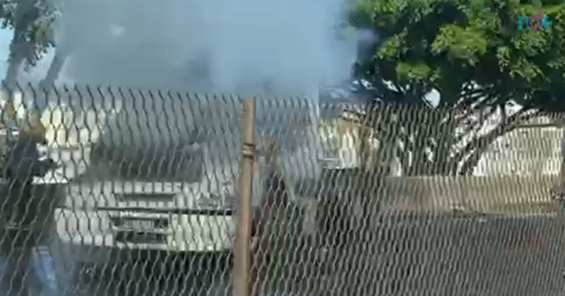 Imagem mostra caminhão travando BR-101 em Balneário Camboriú ainda com muita fumaça