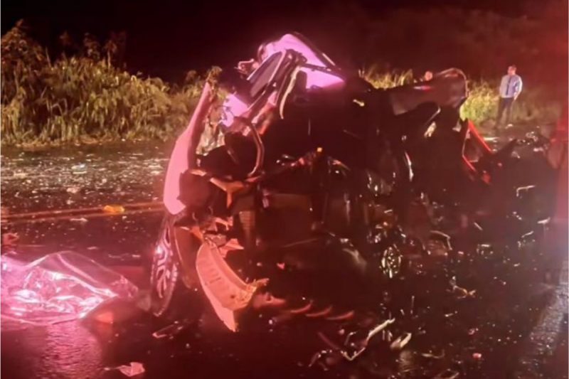 Carro que se chocou com o ônibus de Vinicius