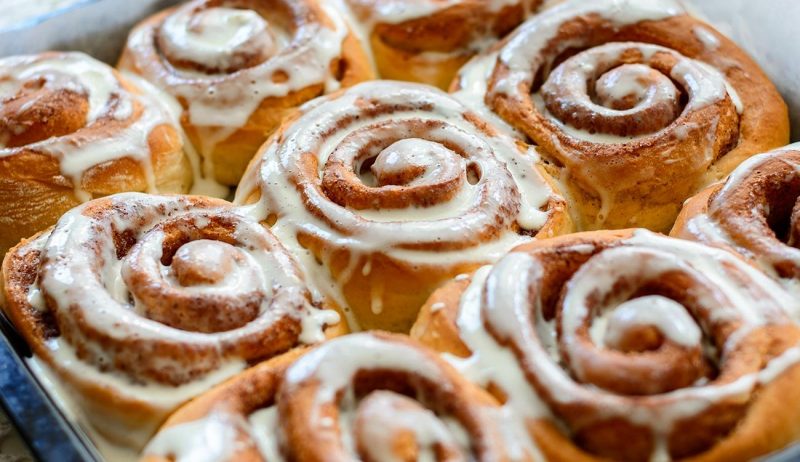 Originalmente, o chineque tem formato de caracol semelhante ao cinnamon roll