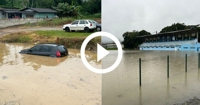 Campo de futebol, carro e ruas ficam submersas após forte chuva em SC
