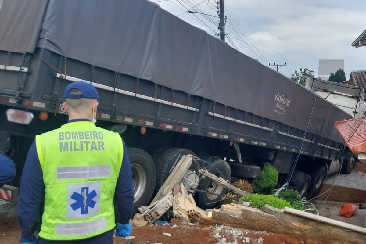 Corpo de Bombeiros foi acionado, mas condutor recusou atendimento. - Corpo de Bombeiros/Divulgação/ND