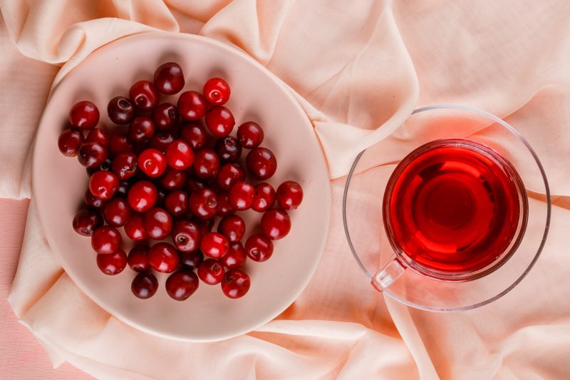 O cranberry, um "remédio" natural, possui propriedades que conseguem impedir a adesão bacteriana no trato urinário