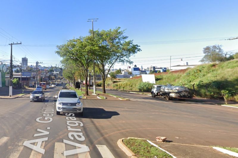 O homem foi esfaqueado. 