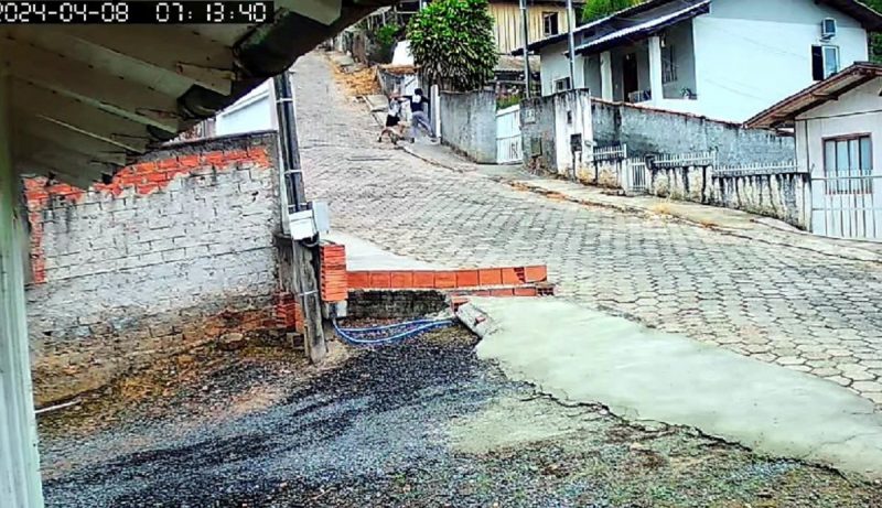 Homem de 24 anos morto com golpes de faca em Rio do Sul após uma briga com o vizinho 