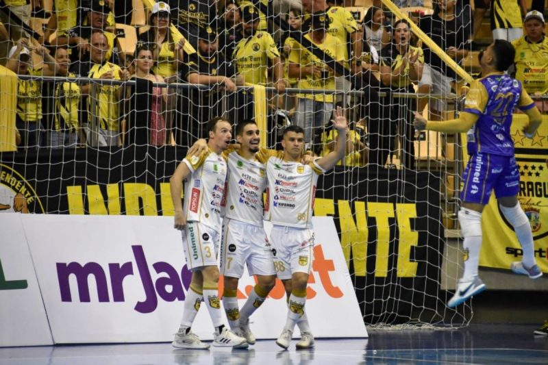 Jaraguá Futsal venceu em sua estreia diante da torcida