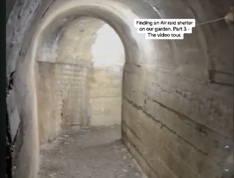 Moradora filma abrigo subterrâneo encontrado em sua residência 