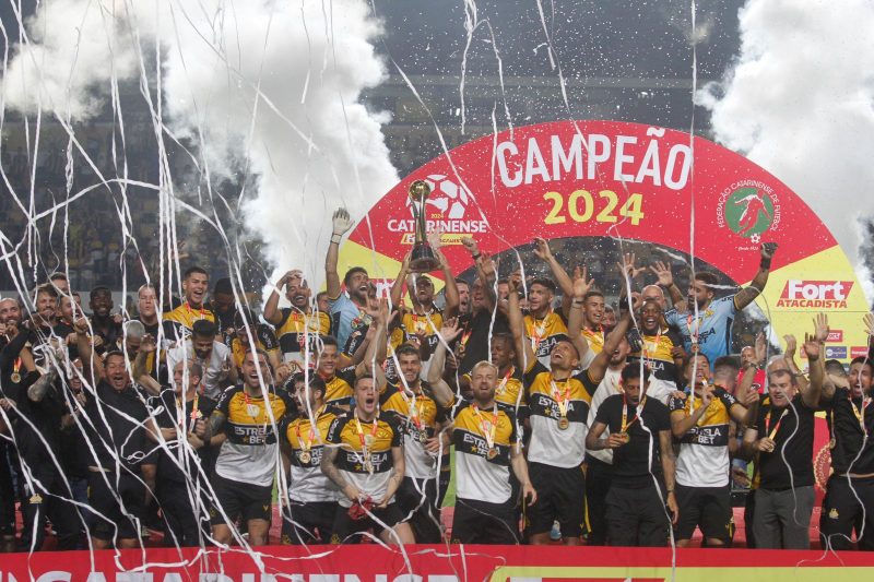 Jogadores do Tigre comemoram mais uma conquista – Foto: Leo Munhoz/ND