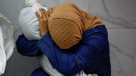 Palestina segurando menina morta ganha prêmio de fotojornalismo 2024; veja outras galerias