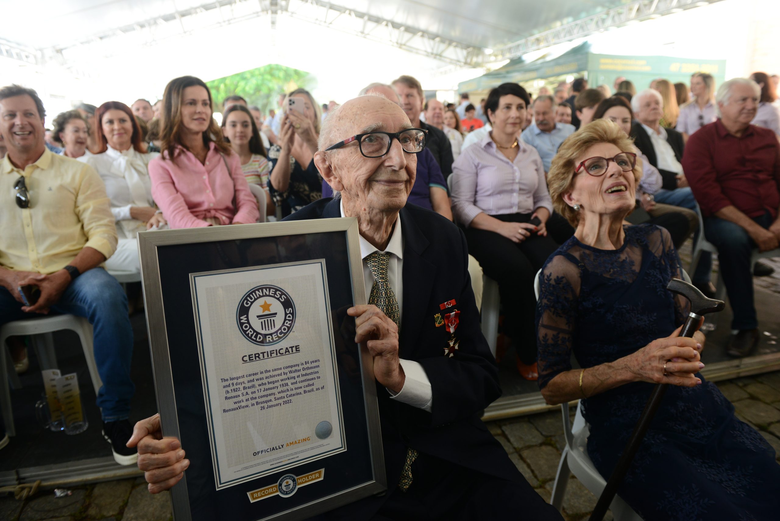 Funcionário mais antigo do mundo ganha festa surpresa em Brusque ao  completar 102 anos