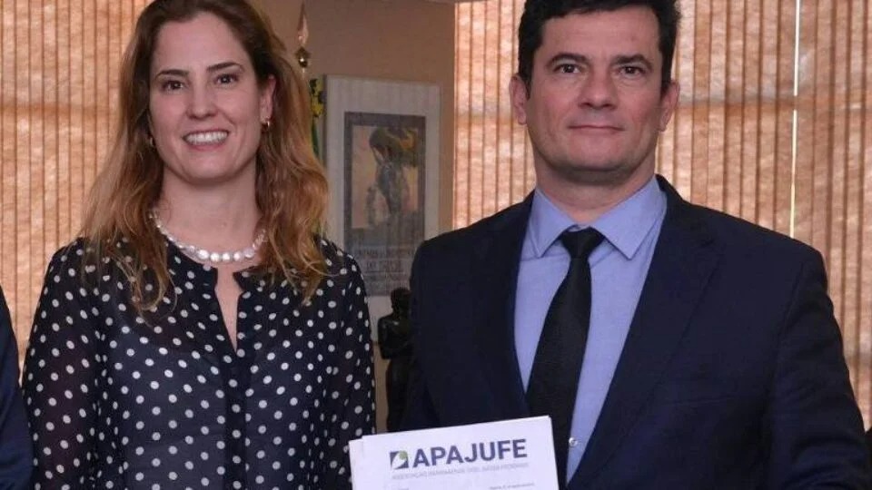 Moro sai em defesa de Gabriela Hardt após punição no CNJ: ‘Corajosa que confrontou a arrogância do Lula’ - QTU Questões do Universo