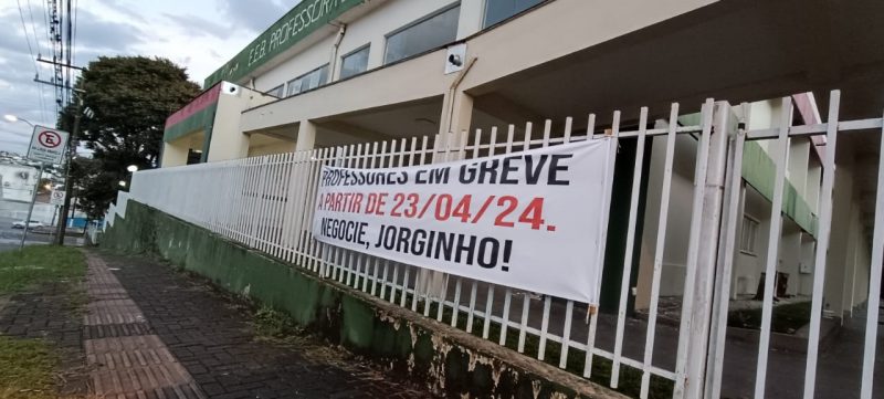 Greve dos professores come&ccedil;ou no dia 23 de abril – Foto: Geovan Petry/NDTV