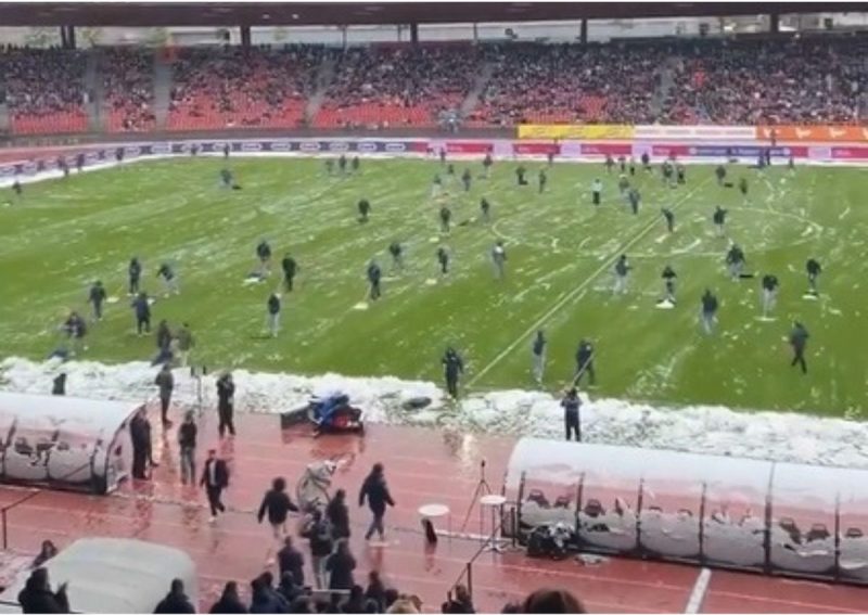 Torcedores capricham no serviço e tirou a neve do gramado