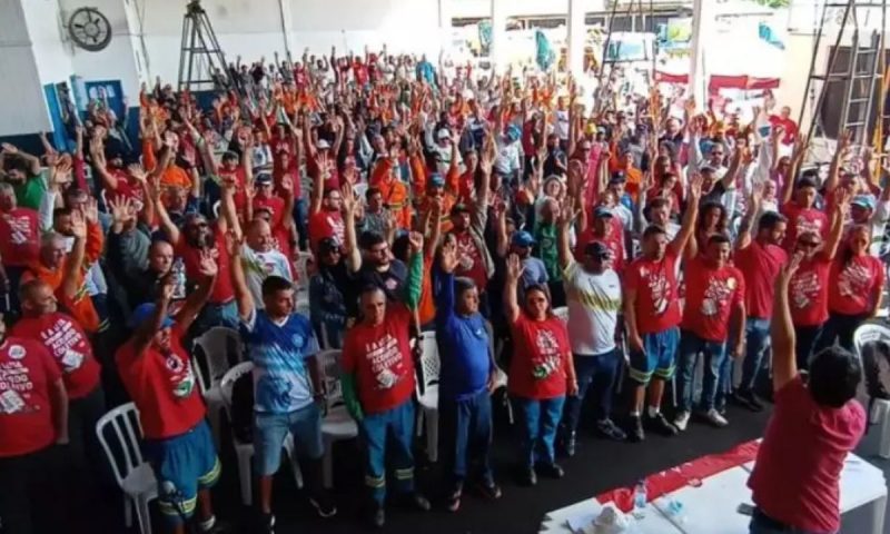 Trabalhadores da Comcap votam por manutenção de greve por tempo indeterminado em 2023