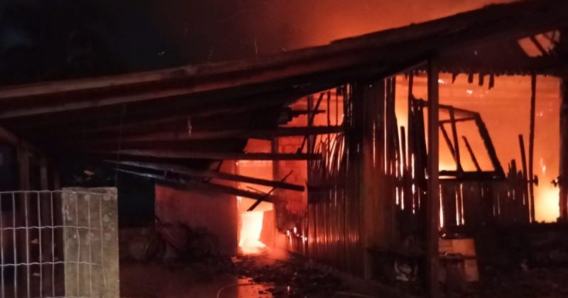 10 mil litros de água foram usados para combater fogo na casa