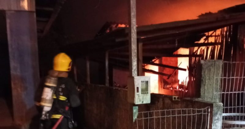 Fogo atingiu casa de 65 metros quadrados