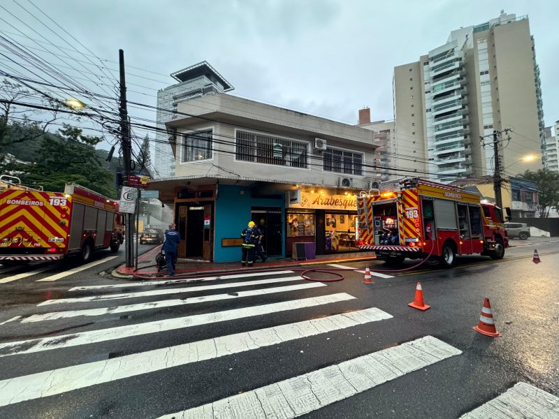 Local pega fogo em Florianópolis