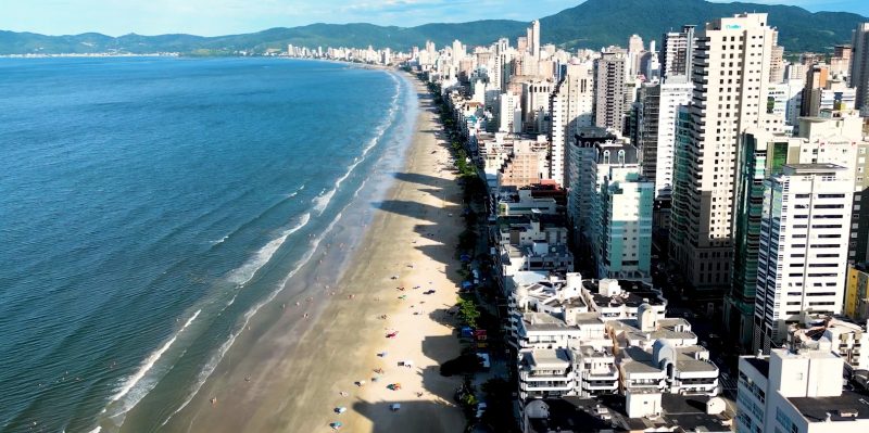 Itapema vista de cima, cidade que tem registrado alta na valorização imobiliária