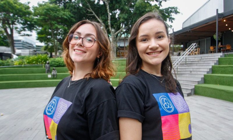 Júlia e Thaís participam de evento no Dia Mundial da Criatividade