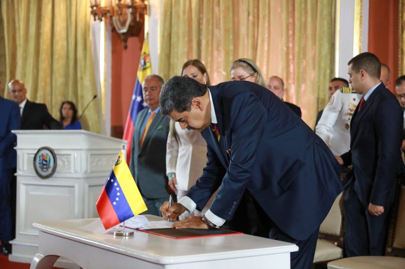 Maduro assina lei para anexar Essequibo à Venezuela