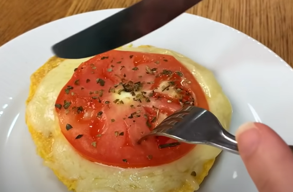 Receita saudável com ovo e cuscuz para substituir pão