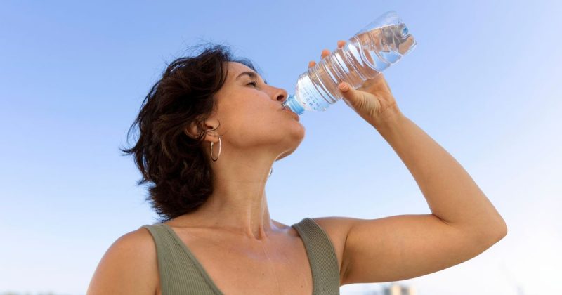 Dia do Oftalmologista: beber água ajuda a saúde dos seus olhos