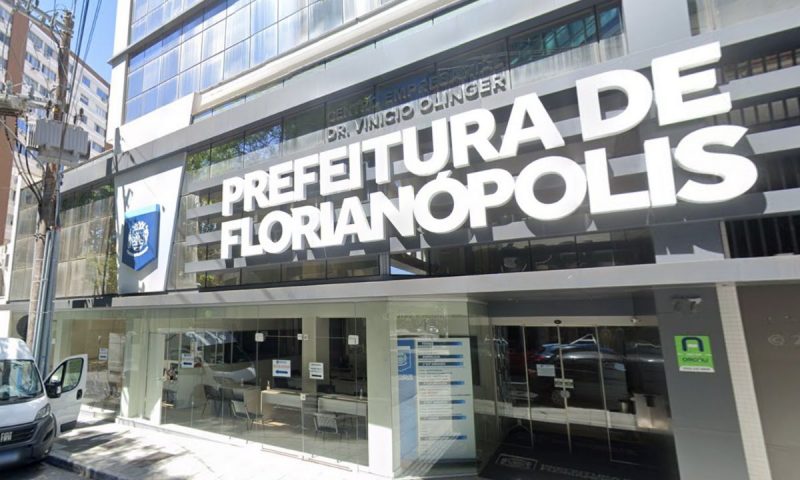 Foto mostra prédio utilizado pela Prefeitura de Florianópolis 