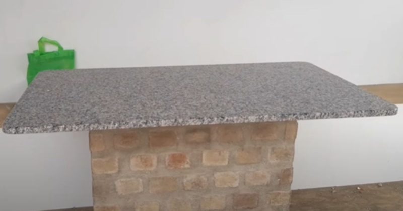 Com calma e delicadeza, &eacute; poss&iacute;vel remover uma pedra sem quebrar – Foto: @Kakapedreiro/Reprodu&ccedil;&atilde;o/ND