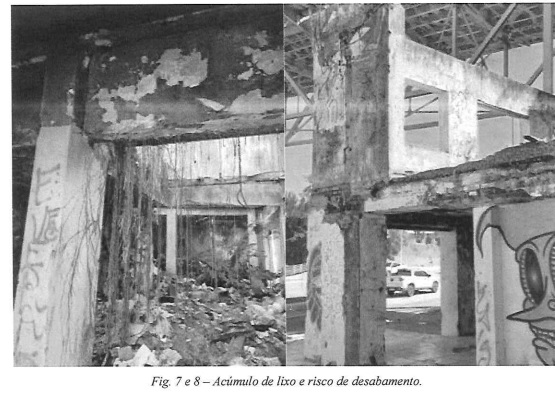 Foto em preto e branco mostra estrutura quebrada e comprometida de prédio em SC