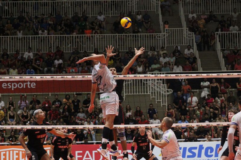 Joinville Vôlei perde o primeiro jogo da semifinal da Superliga