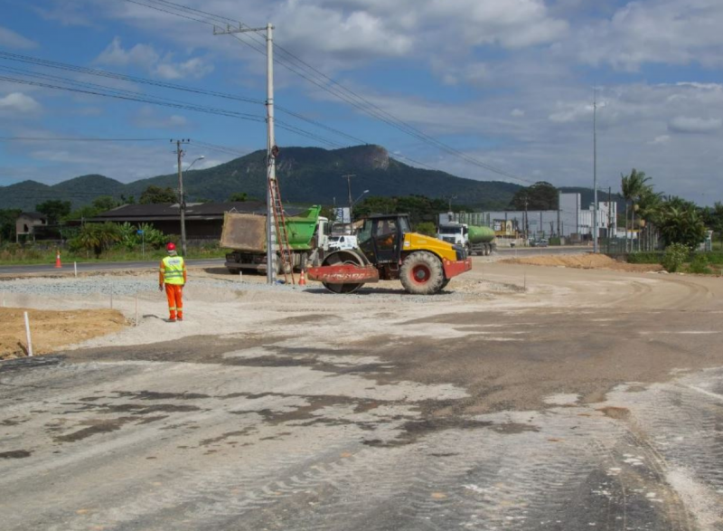 Importante via em São José é adiada devido à falta de sinalização