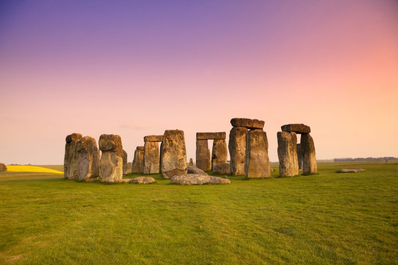 Stonehenge, na Inglaterra, durante pôr do sol 