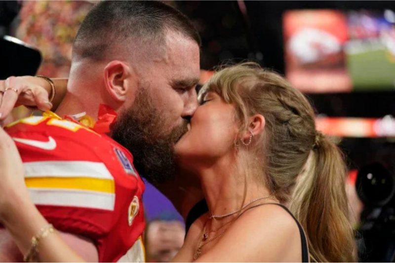 Taylor Swift comemora a vitória do namorado Travis Kelce no Super Bowl