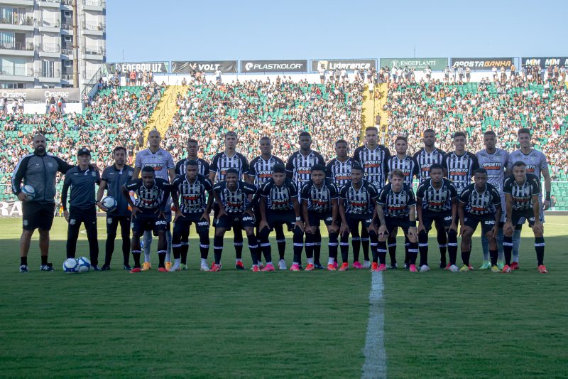 Time do Figueirense na estreia da Série C 