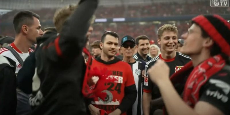 Torcedor do Figueirense durante a comemoração do título do Leverkusen