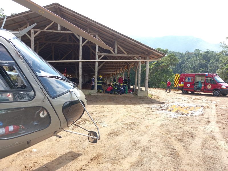 Segundo relatos, a viga caiu em cima do homem enquanto ele trabalhava em Guaramirim