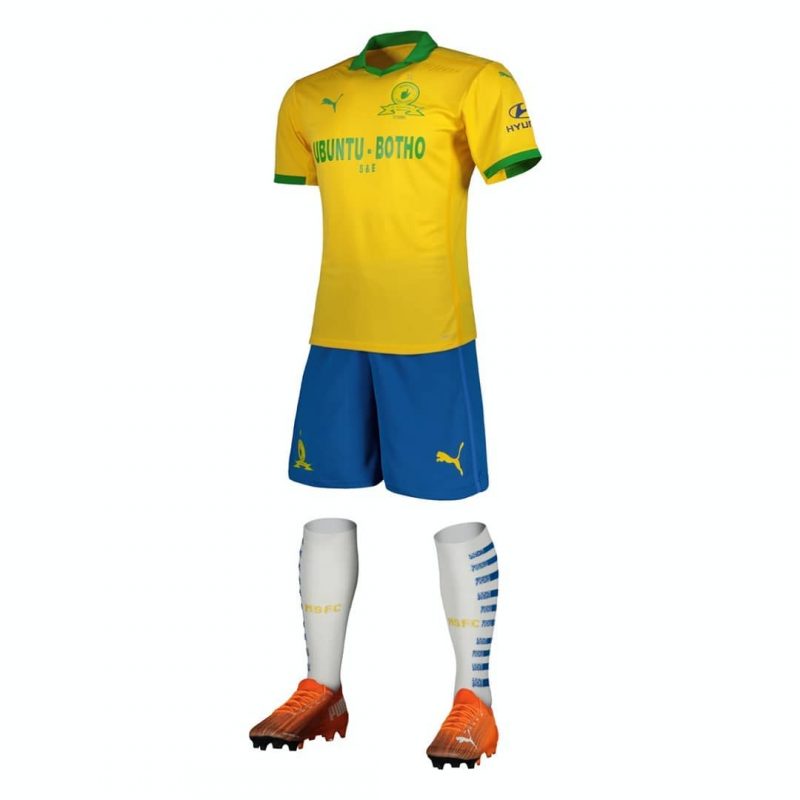 Uniforme do clube em que atua a jogadora e semelhanças com Brasil