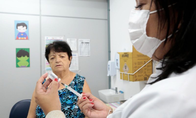 Vacinação aconteceu em 21 unidades da cidade 