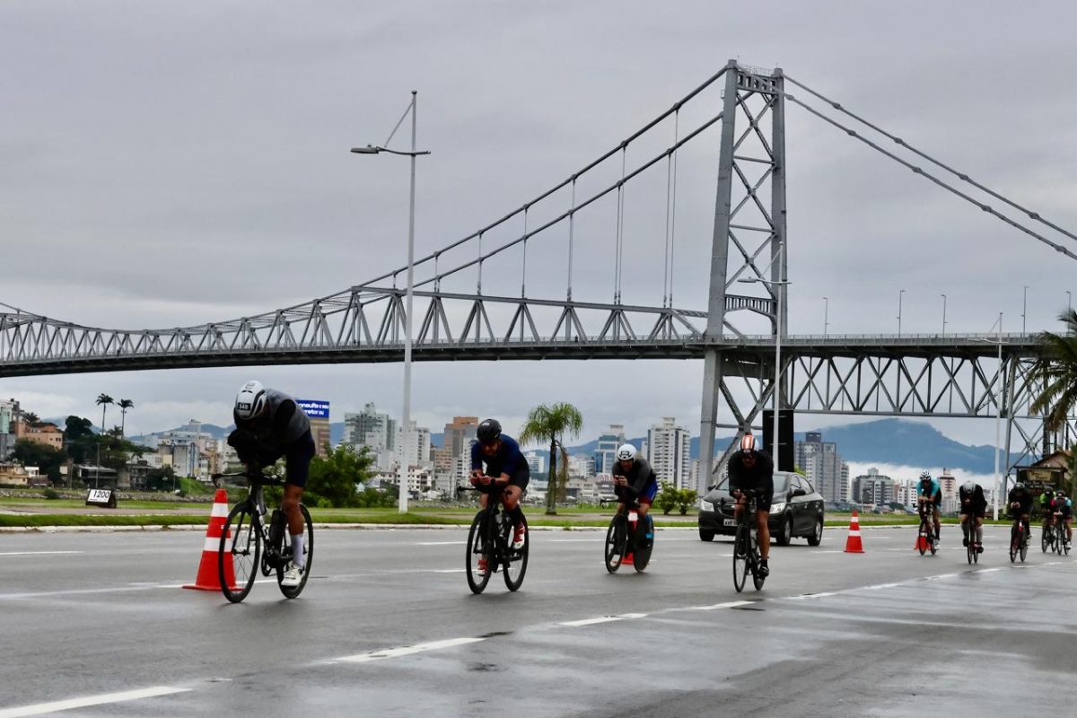 Florianópolis recebe etapa inédita do Ironman 70.3 com elite exclusiva feminina e estreia em Jurerê; corrida provoca alterações no trânsito