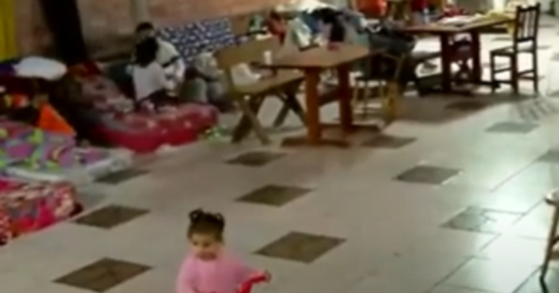 Vítimas de enchente no RS estão em abrigos 