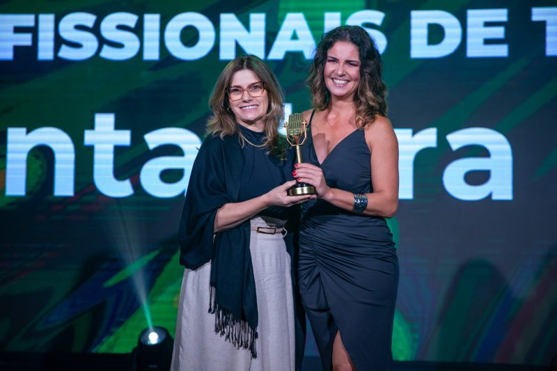 Kelly Borges,NDTV/Florian&oacute;polis, recebeu pr&ecirc;mio da Acaert