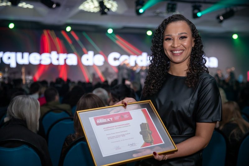 Suzan Rodrigues ganhou pr&ecirc;mio na Acaert pela a melhor mat&eacute;ria de TV, pela UFSC – Foto: Germano Rorato/ND