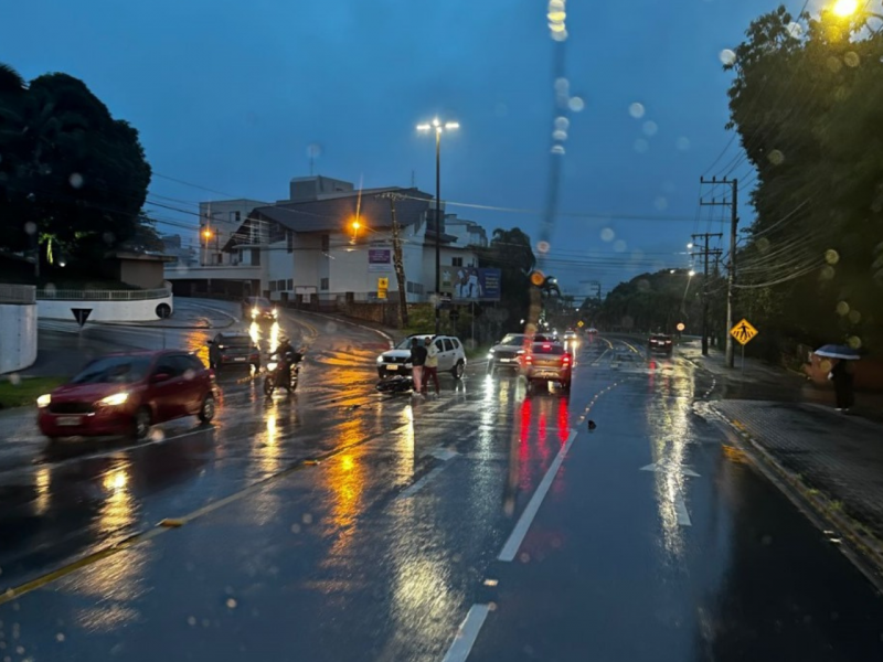 Acidente deixa trânsito lento em Florinópolis