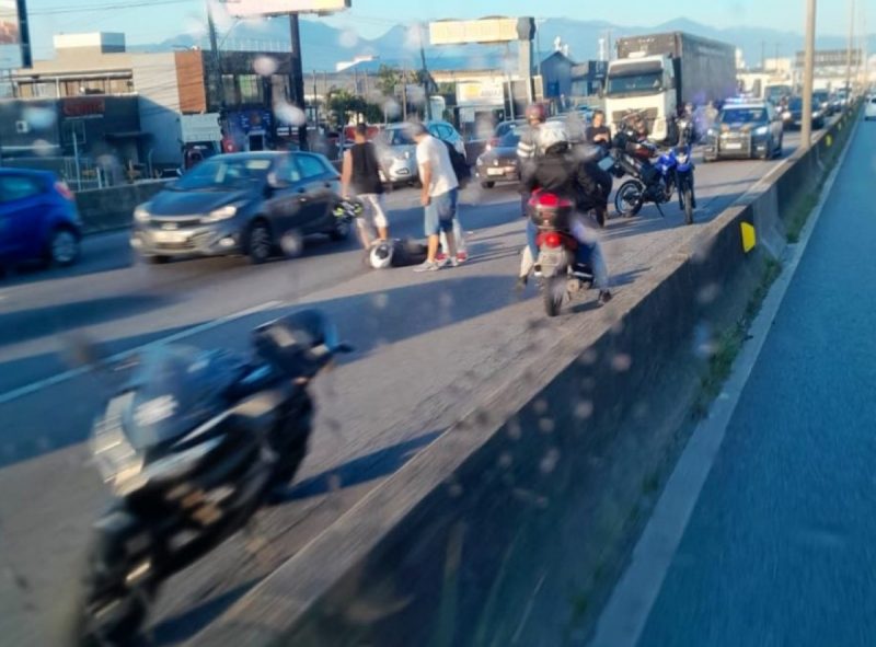 Acidente com motociclista envolveu motociclista na região do Distrito Industrial, em Palhoça -