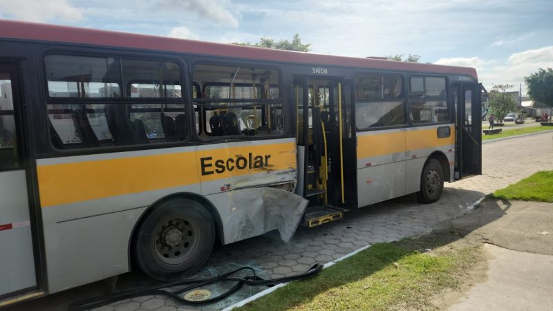 Acidente entre dois &ocirc;nibus escolares em Itaja&iacute; deixou feridos – Foto: Reprodu&ccedil;&atilde;o