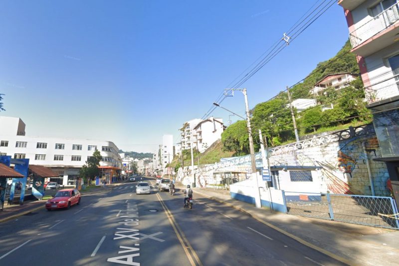 V&iacute;timas foram atropeladas na cal&ccedil;ada na avenida XV de Novembro – Foto: Google Maps/Divulga&ccedil;&atilde;o/ND