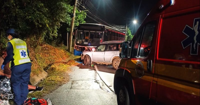 Apesar da intensidade do acidente, n&atilde;o foram divulgadas informa&ccedil;&otilde;es sobre o estado de sa&uacute;de das v&iacute;timas – Foto: CBMSC/Divulga&ccedil;&atilde;o/ND
