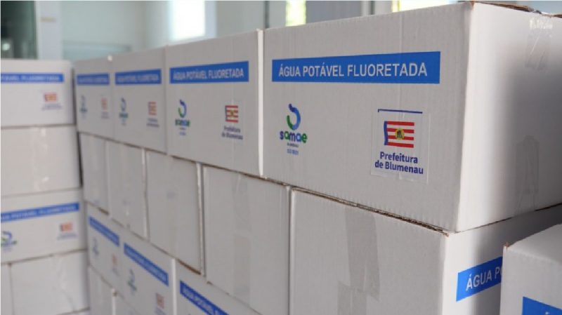 Blumenau envia 12 mil litros de &aacute;gua pot&aacute;vel para v&iacute;timas das cheias no RS – Foto: Zaidan Martendal/Reprodu&ccedil;&atilde;o ND